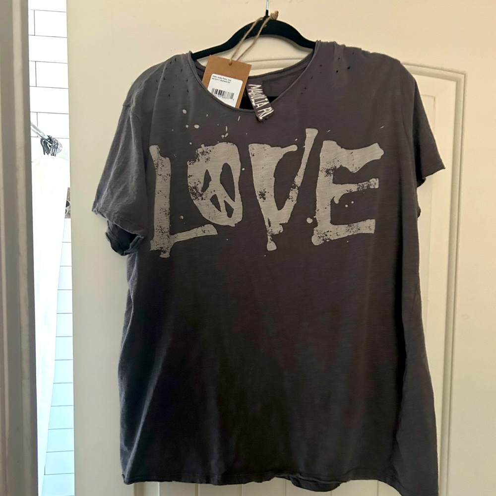 Magnolia Pearl love tee